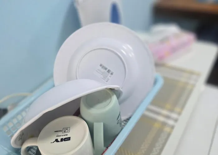 公寓 214 Lovely With Fan, Private Bathroom And Wifi 曼谷