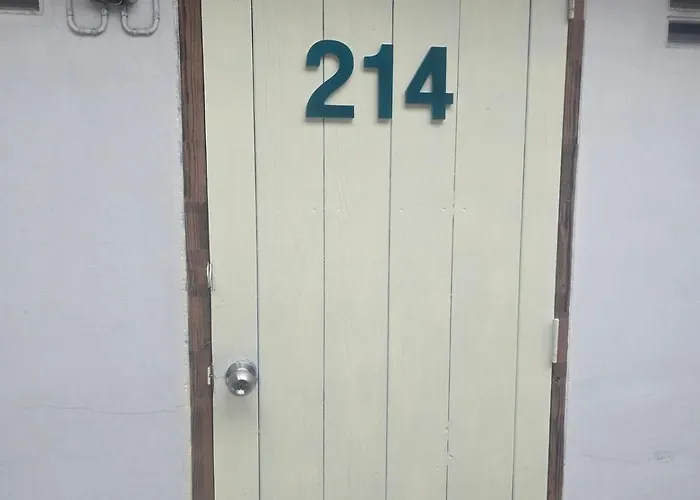 214 Lovely With Fan, Private Bathroom And Wifi 公寓 曼谷