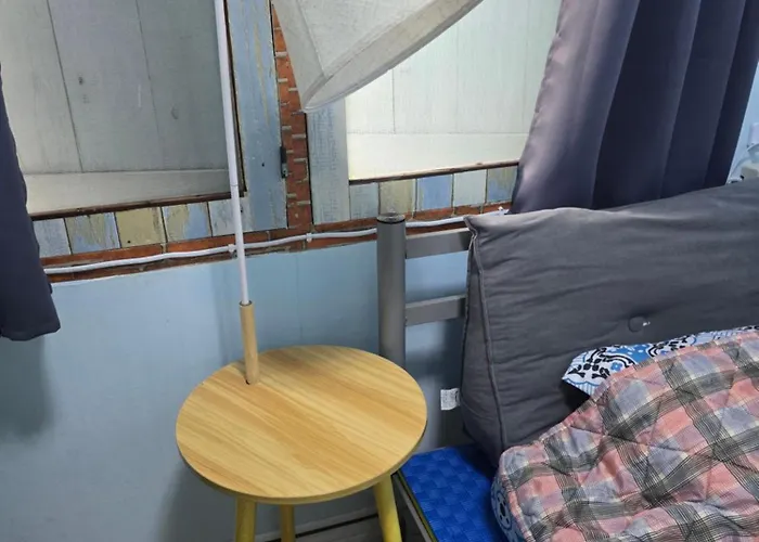 214 Lovely With Fan, Private Bathroom And Wifi *